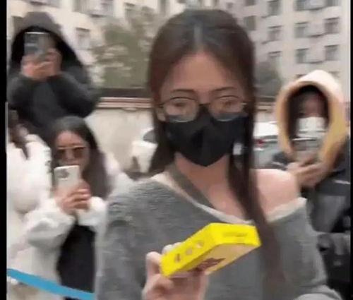 吃瓜娱乐间时团,揭秘偶像幕后趣事